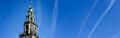 De Martinitoren tegen een blauwe lucht
